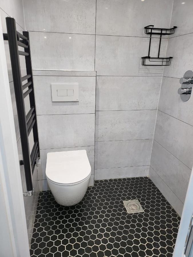 Fancy Basement Flat A Londres Exterior foto