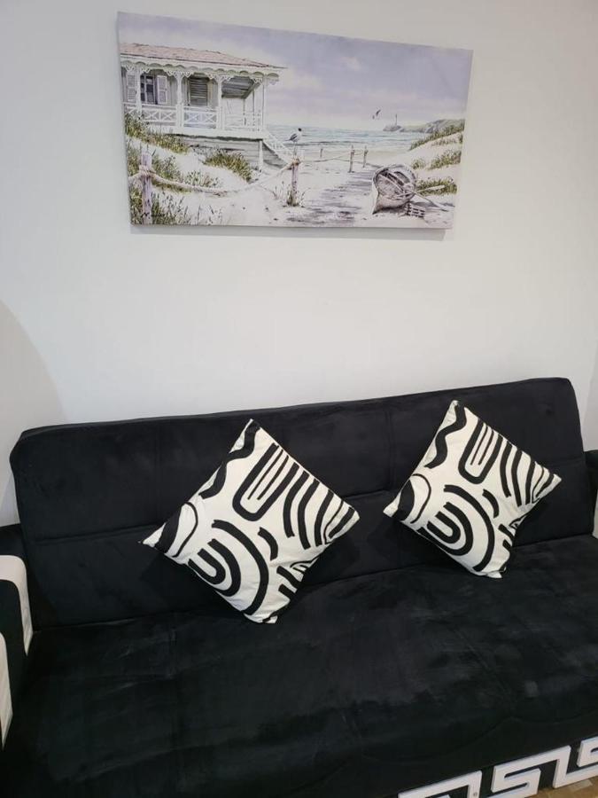 Fancy Basement Flat A Londres Exterior foto