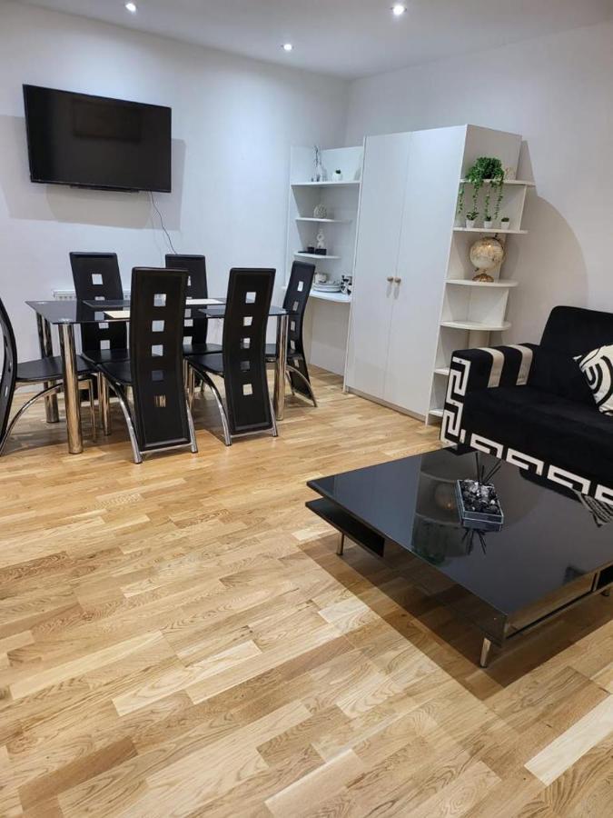 Fancy Basement Flat A Londres Exterior foto