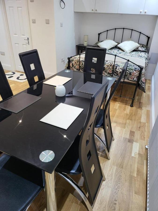 Fancy Basement Flat A Londres Exterior foto