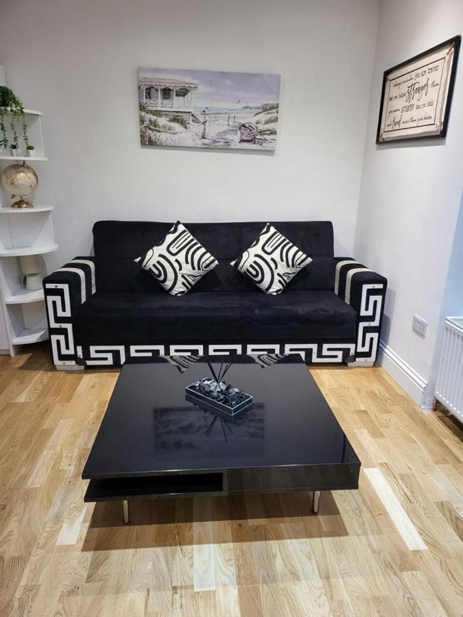 Fancy Basement Flat A Londres Exterior foto