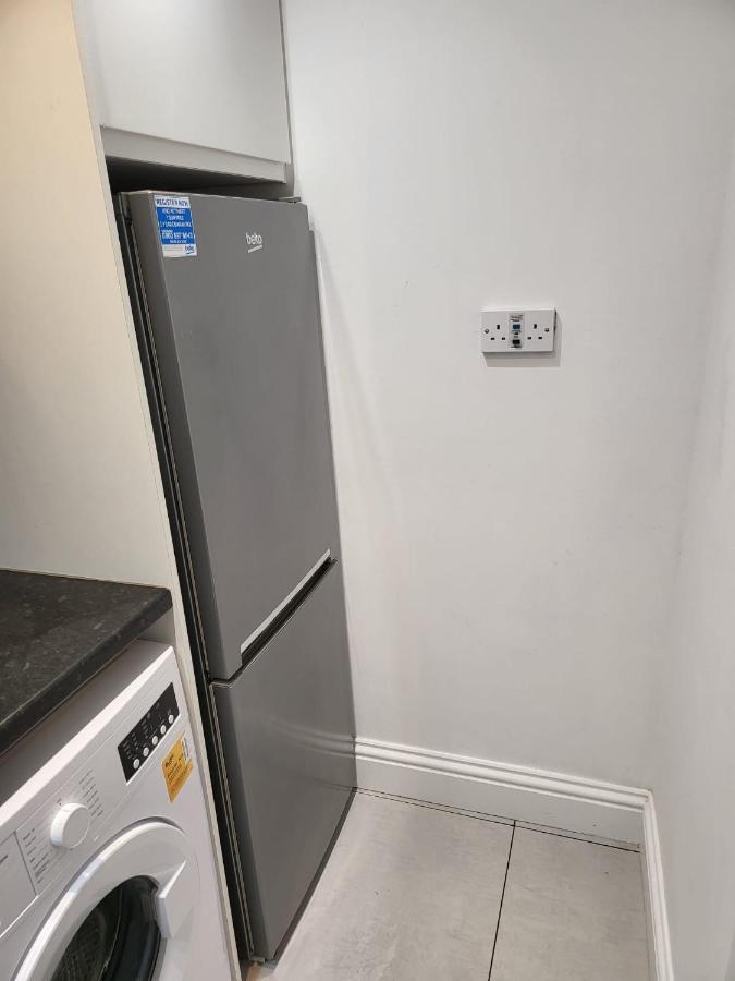 Fancy Basement Flat A Londres Exterior foto