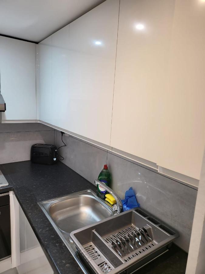 Fancy Basement Flat A Londres Exterior foto