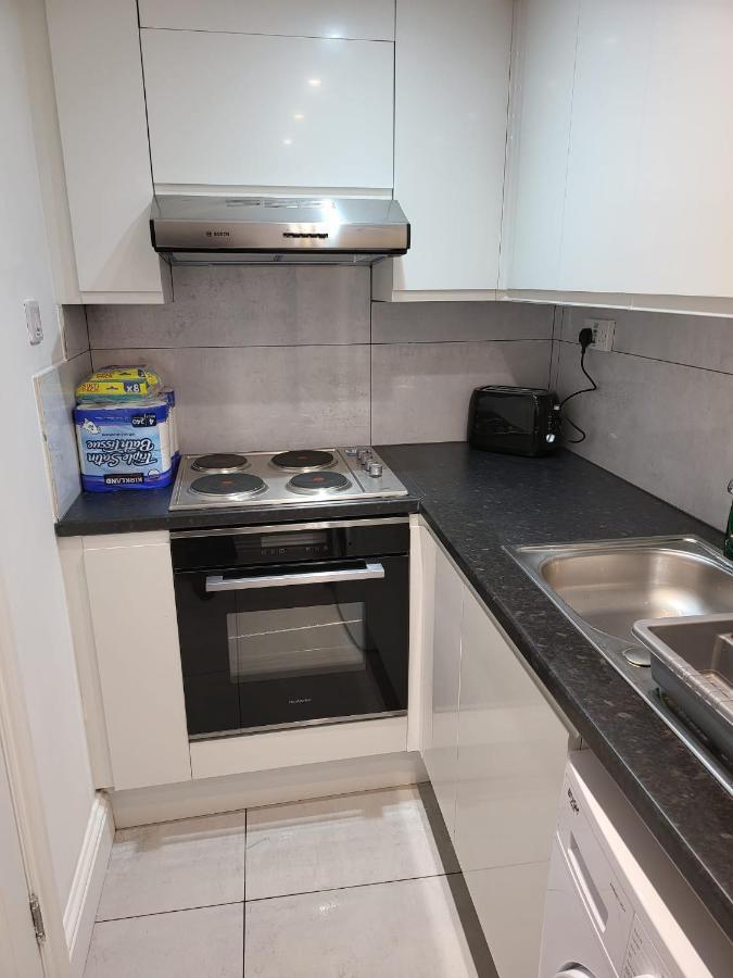 Fancy Basement Flat A Londres Exterior foto